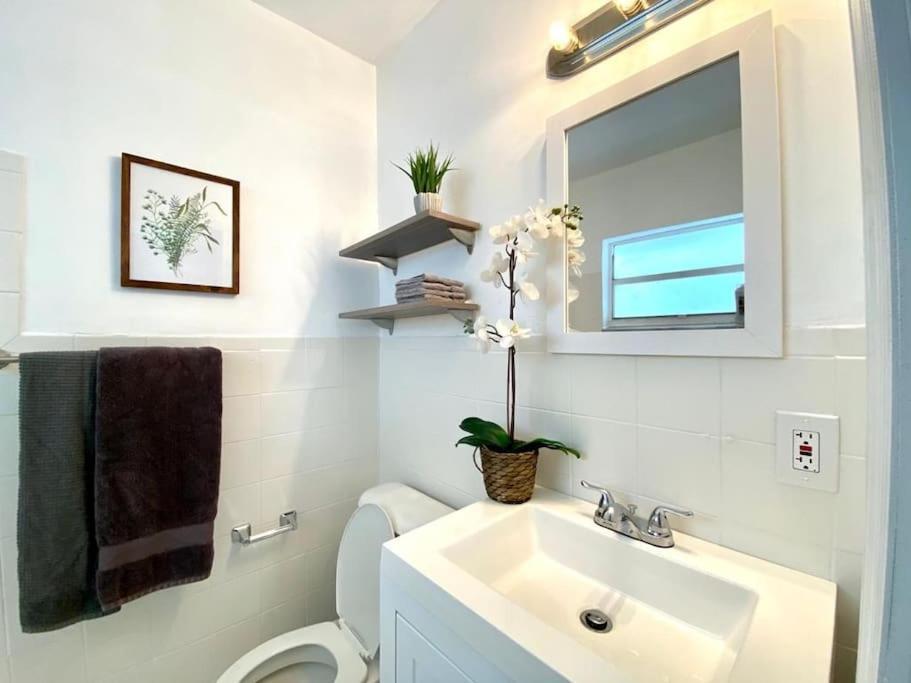 Miami Beach Home Near The Ocean Екстер'єр фото